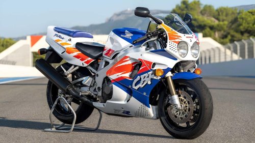 1998 Yamaha YZF-R1: First superbike to break 150 horsepower