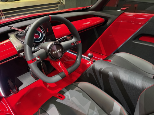 ひとりで乗ってもさみしくないマツダのクロスコンパクト。20代のデザイナーが考案 #JapanMobilityShow