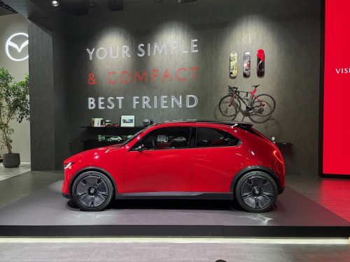 ひとりで乗ってもさみしくないマツダのクロスコンパクト。20代のデザイナーが考案 #JapanMobilityShow