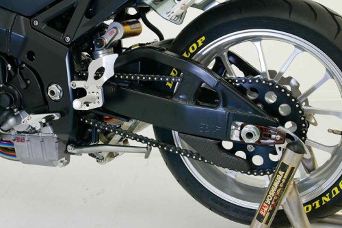 ヨシムラ「ライトニング」解説｜コンプリートマシン唯一の“タンデム”を意識した、幻のネイキッドスポーツ