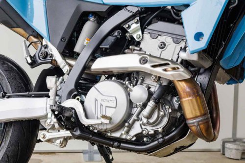 【レビュー】スズキ「DR-Z4SM」インプレ｜400ccクラスの新たな潮流 自由で爽快！胸の空く単気筒スポーツ