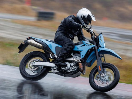 【レビュー】スズキ「DR-Z4SM」インプレ｜400ccクラスの新たな潮流 自由で爽快！胸の空く単気筒スポーツ