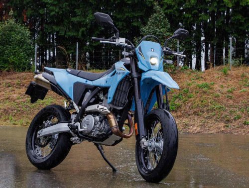 【レビュー】スズキ「DR-Z4SM」インプレ｜400ccクラスの新たな潮流 自由で爽快！胸の空く単気筒スポーツ