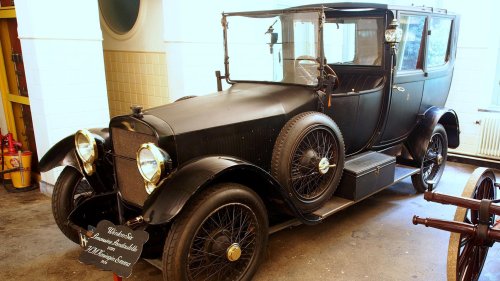 20 Luxury Car Brands That No Longer Exist