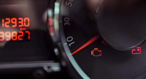 Qué quiere decir que el motor de un coche se "ahoga" y por qué pasa: los fallos mecánicos más comunes que todo conductor debe conocer