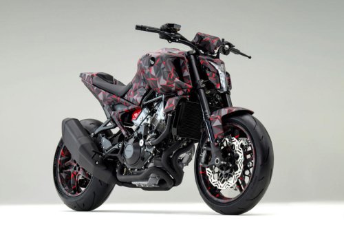ホンダが電動過給機付きバイク「V3R 900 Eコンプレッサー プロトタイプ」を世界初公開