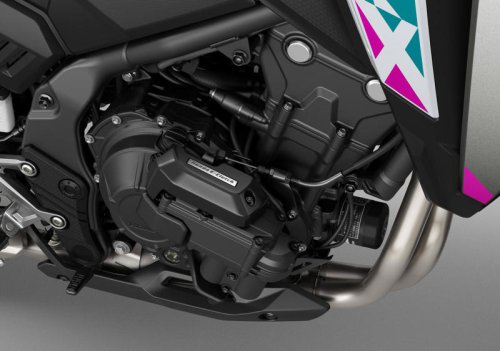 ホンダ「NX500 Eクラッチ」発表！ 日本で販売中の「NX400」にもEクラッチが搭載されるか？ EICMA2025で登場【2026速報】