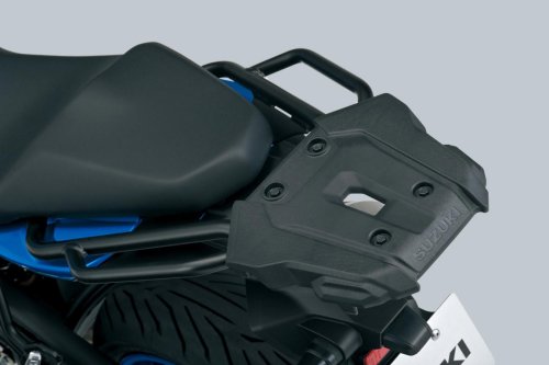 新型『SV-7GX』は足つき良好なだけじゃない！ 空力も前後サスペンションもタンク容量も装備もロングツーリングに本気だ！【スズキのバイク！ の新車ニュース／EICMA2025】