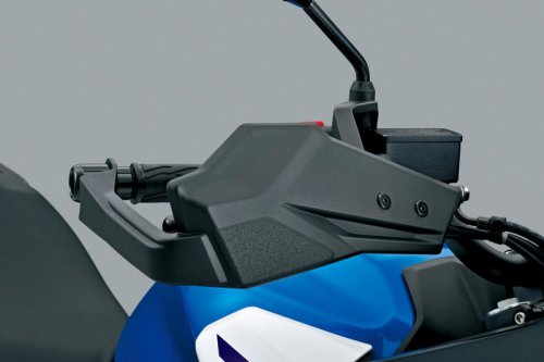 新型『SV-7GX』は足つき良好なだけじゃない！ 空力も前後サスペンションもタンク容量も装備もロングツーリングに本気だ！【スズキのバイク！ の新車ニュース／EICMA2025】