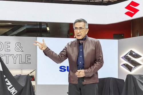 スズキ新型「SV-7GX」EICMAで初公開 街乗りもツーリングも快適な一台
