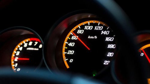 Llevo más de 25 años conduciendo y estas son las mayores mentiras que nos contaron sobre la conducción ‘eficiente’