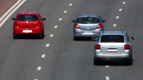 Llevo más de 25 años conduciendo y estas son las mayores mentiras que nos contaron sobre la conducción ‘eficiente’