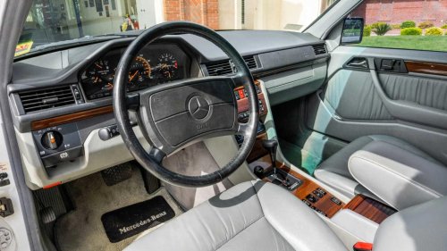 Mercedes-Benz, Mercedes-Benz W124: The Enduring German Luxury Car