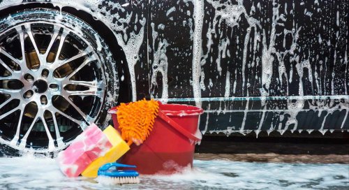 Pocos conductores limpian esta parte del coche, pero la suciedad acumulada puede provocar corrosión y averías costosas