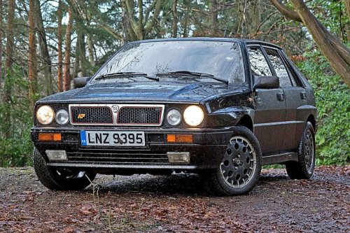 Los coches de los años 80 que idolatrábamos