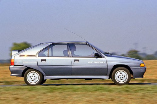 Los coches de los años 80 que idolatrábamos
