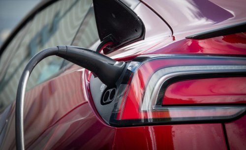 Un estudio detecta que el conductor español frena el gasto en la compra de un coche, pero aumenta su intención de adquirir un eléctrico