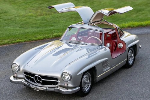 Top 7 Classic Sports Cars So Insanely Expensive Even Millionaires Get Nervous Behind the Wheel