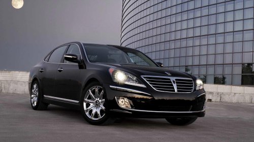 The V8 Hyundai Equus luxury sedan thought it could play with the Mercedes S-Class