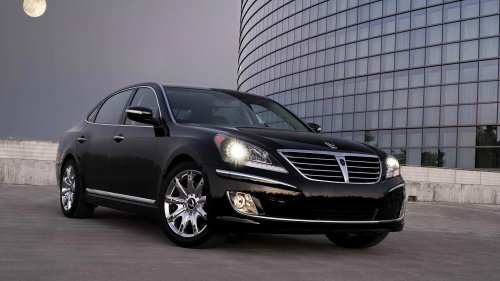 Hyundai, Mercedes, The V8 Hyundai Equus luxury sedan thought it could play with the Mercedes S-Class