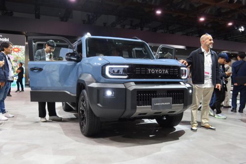 トヨタが次世代の「カローラ」を公開 レクサスの6輪ミニバンや新しいセンチュリーも発表【ジャパンモビリティショー2025】