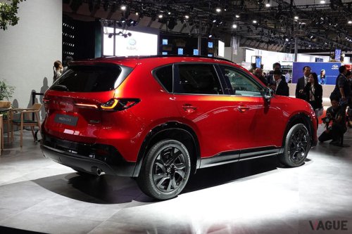 マツダ新型「CX-5」欧州仕様を日本初公開！ 3代目となった人気のミッドサイズSUVは何が進化した？ “独自開発ハイブリッド”は2027年以降に登場へ