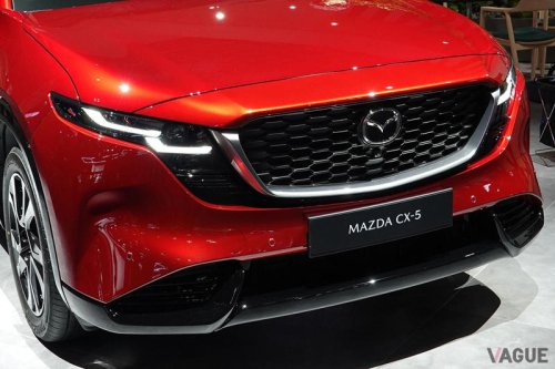 マツダ新型「CX-5」欧州仕様を日本初公開！ 3代目となった人気のミッドサイズSUVは何が進化した？ “独自開発ハイブリッド”は2027年以降に登場へ