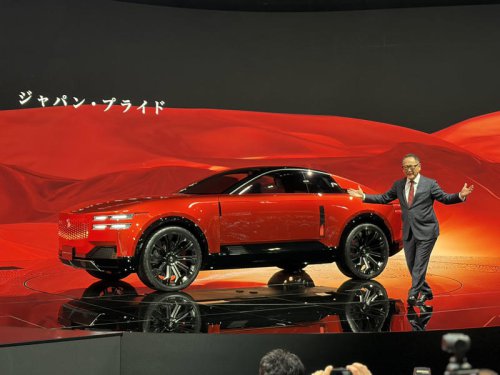 トヨタが次世代の「カローラ」を公開 レクサスの6輪ミニバンや新しいセンチュリーも発表【ジャパンモビリティショー2025】