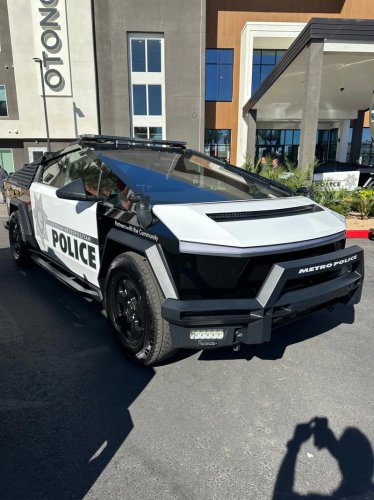 Las Vegas police unveil new Cybertruck fleet
