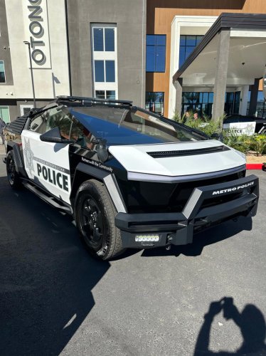 Cybertruck, Las Vegas police unveil new Cybertruck fleet