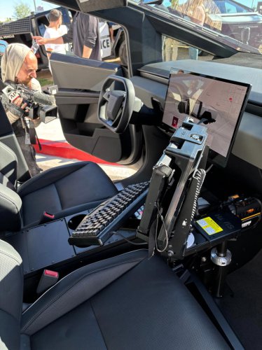 Las Vegas police unveil new Cybertruck fleet