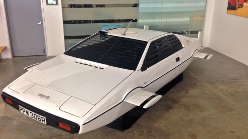 The 10 Nicest James Bond Cars & 10 Awesome Features They Have