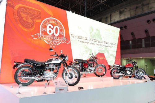 カワサキが「Z900RS」シリーズ2台を世界初公開！伝統と革新をテーマに革新的モデル＆技術を展示〈ジャパンモビリティショー2025 kawasakiブース紹介〉