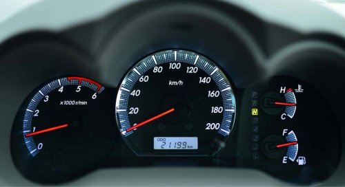 Qué significan las letras 'E' y 'F' del salpicadero del coche y por qué son tan importantes