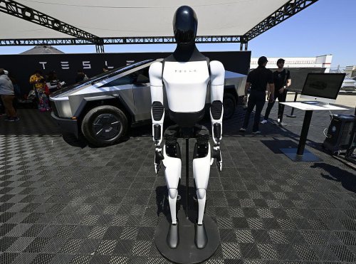 Tesla | Bombazo de Elon Musk: un Tesla Cybercab sin volante ni pedales verá la luz "en unos pocos meses"