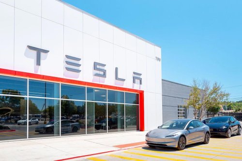 Tesla, Bombazo de Elon Musk: un Tesla Cybercab sin volante ni pedales verá la luz "en unos pocos meses"