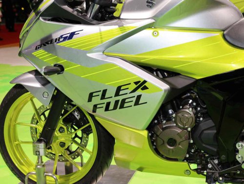スズキ「ジクサーSF250 FFV」は植物由来の燃料も使用可能！ スポーティなのにサステナブルな新世代のバイク【ジャパンモビリティショー2025】