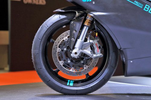 ヤマハの黒い三連星? 電動バイク3車種の詳細を実物で確認