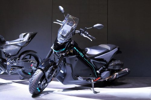 ヤマハの黒い三連星? 電動バイク3車種の詳細を実物で確認