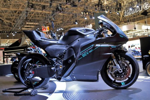 ヤマハの黒い三連星? 電動バイク3車種の詳細を実物で確認