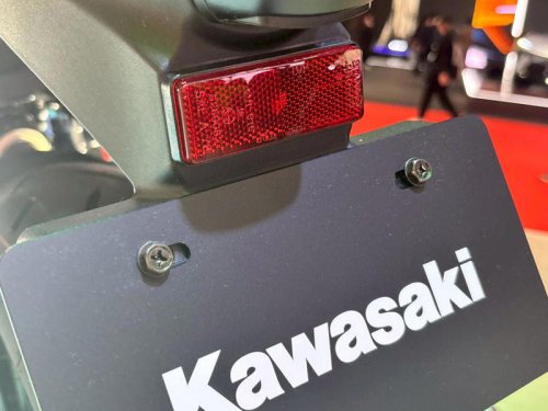 魅惑のビキニカウル！ カワサキ新型「Z900RSカフェ」をあらゆる角度から撮影〈バイク百景／ジャパンモビリティショー2025〉