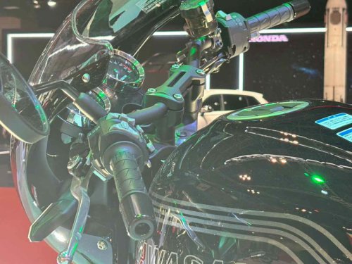 魅惑のビキニカウル！ カワサキ新型「Z900RSカフェ」をあらゆる角度から撮影〈バイク百景／ジャパンモビリティショー2025〉