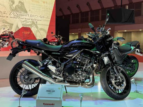 魅惑のビキニカウル！ カワサキ新型「Z900RSカフェ」をあらゆる角度から撮影〈バイク百景／ジャパンモビリティショー2025〉