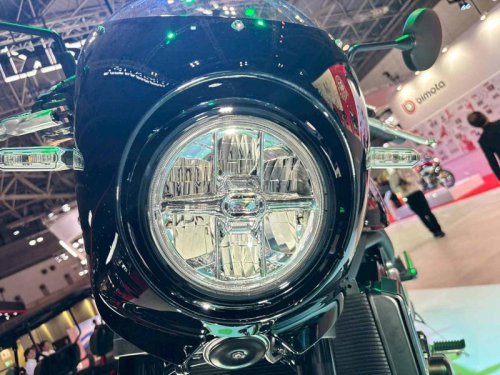 魅惑のビキニカウル！ カワサキ新型「Z900RSカフェ」をあらゆる角度から撮影〈バイク百景／ジャパンモビリティショー2025〉