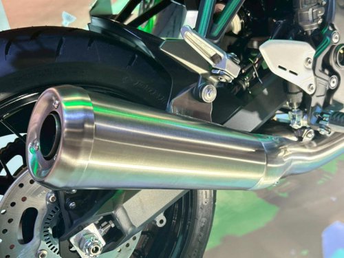 魅惑のビキニカウル！ カワサキ新型「Z900RSカフェ」をあらゆる角度から撮影〈バイク百景／ジャパンモビリティショー2025〉