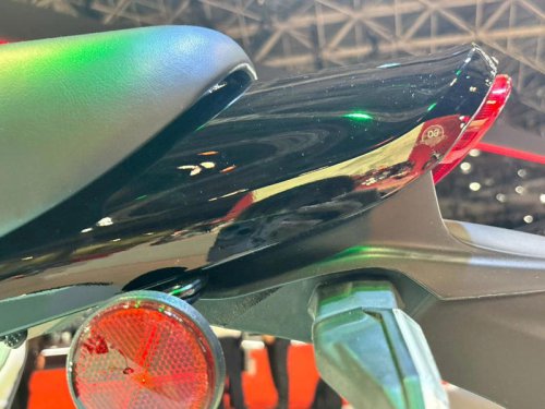 魅惑のビキニカウル！ カワサキ新型「Z900RSカフェ」をあらゆる角度から撮影〈バイク百景／ジャパンモビリティショー2025〉