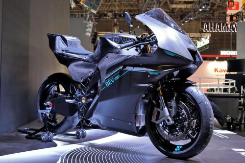 ヤマハの黒い三連星? 電動バイク3車種の詳細を実物で確認