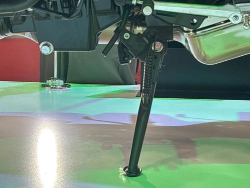 魅惑のビキニカウル！ カワサキ新型「Z900RSカフェ」をあらゆる角度から撮影〈バイク百景／ジャパンモビリティショー2025〉