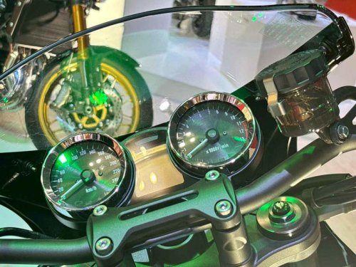 魅惑のビキニカウル！ カワサキ新型「Z900RSカフェ」をあらゆる角度から撮影〈バイク百景／ジャパンモビリティショー2025〉