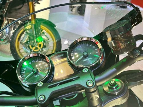 魅惑のビキニカウル！ カワサキ新型「Z900RSカフェ」をあらゆる角度から撮影〈バイク百景／ジャパンモビリティショー2025〉